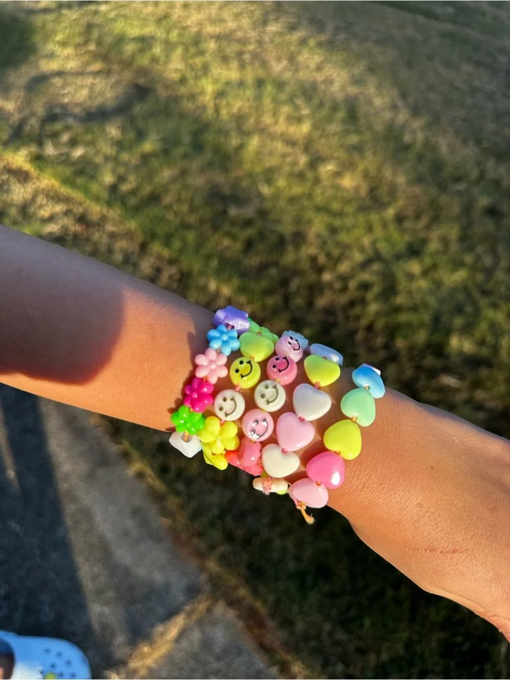 Kids Multicolor Heart & Flower Bead Bracelet Set - Pink, Yellow, Green, Blue